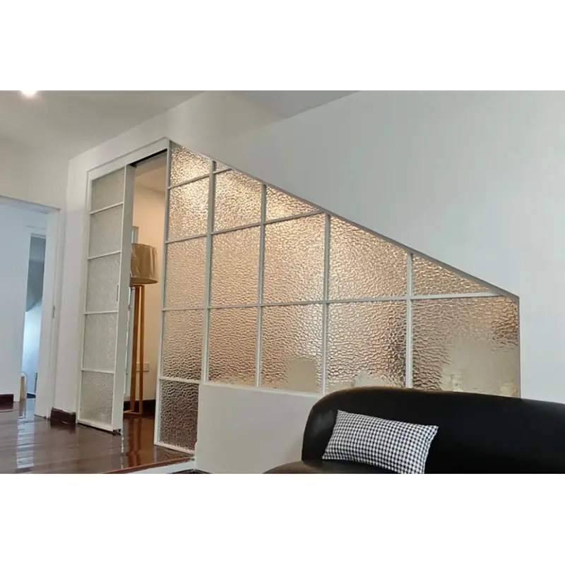 Ebakorrapärase kujuga klaas